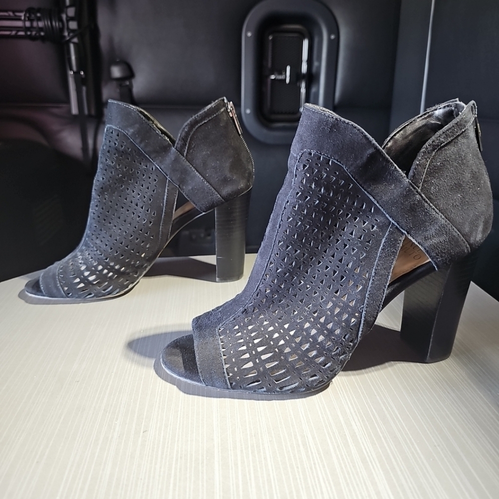 Vince Camuto Cranita Perforated Black Block Leather Heel Booties Women's 10M EUC